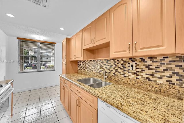 4850 Nw 29th Court #125, Lauderdale Lakes