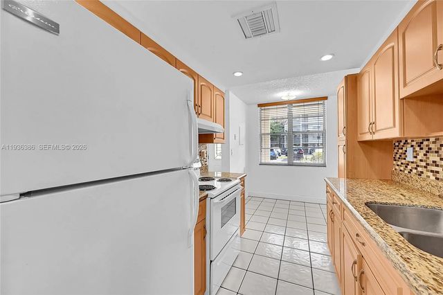 3 of 31 - 4850 Nw 29th Court #125, Lauderdale Lakes, FL
