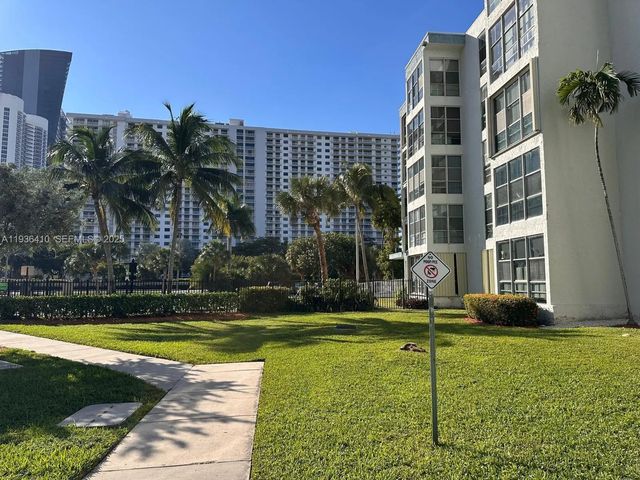 5 of 53 - 17560 Atlantic Boulevard #109, Sunny Isles Beach, FL