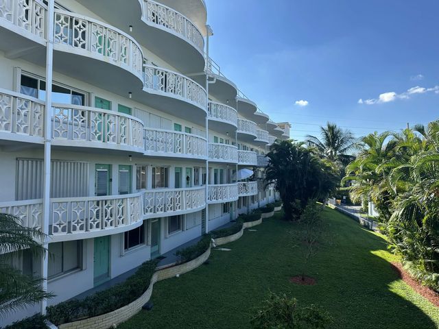 2381 Sunset Avenue #216, Lake Worth