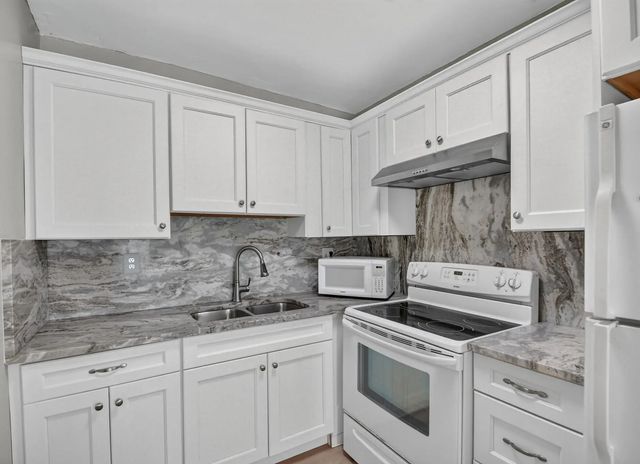 5 of 33 - 2381 Sunset Avenue #216, Lake Worth, FL