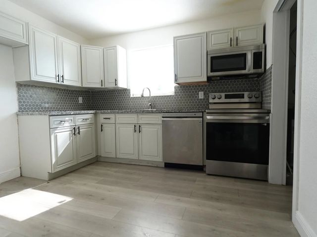 4 of 23 - 4421 Nw 34th Court, Lauderdale Lakes, FL