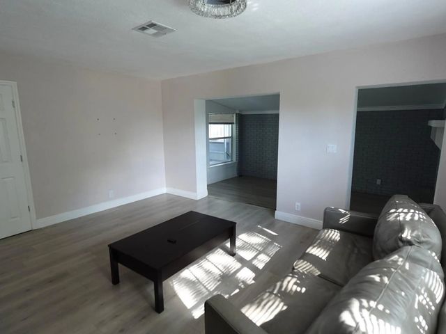 5 of 23 - 4421 Nw 34th Court, Lauderdale Lakes, FL