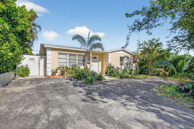 2 of 33 - 831 30th Court, West Palm Beach, FL