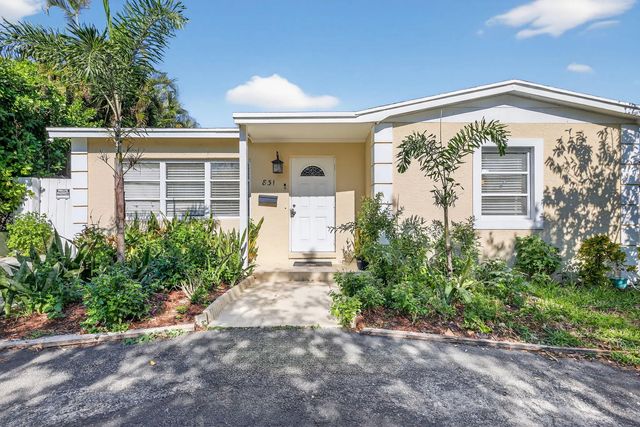 4 of 33 - 831 30th Court, West Palm Beach, FL