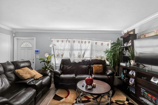 5 of 33 - 831 30th Court, West Palm Beach, FL