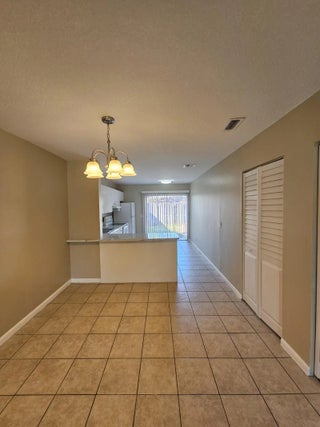 Photo of Listing #R11150613