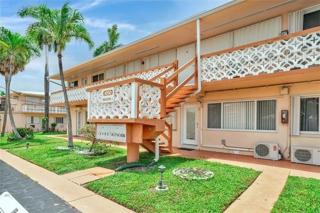 2 of 10 - 1050 Sw 11th Street #1l, Hallandale Beach, FL
