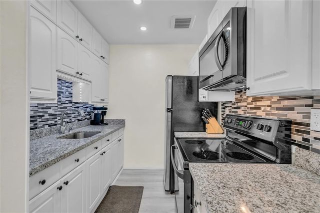 3 of 10 - 1050 Sw 11th Street #1l, Hallandale Beach, FL