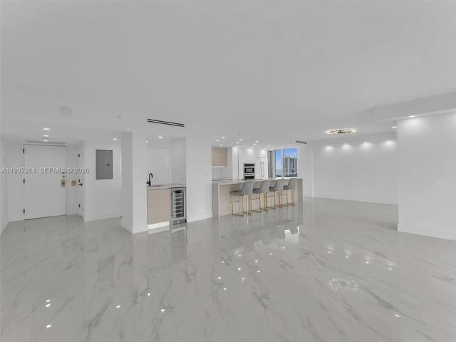 3 of 34 - 19707 Turnberry Way #25d, Aventura, FL