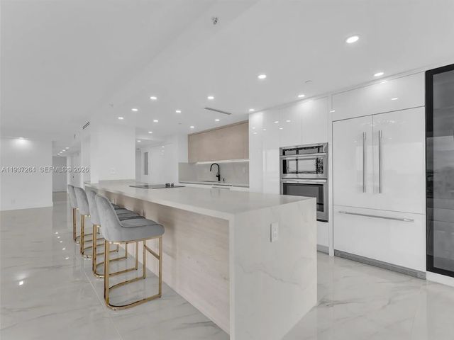 4 of 34 - 19707 Turnberry Way #25d, Aventura, FL