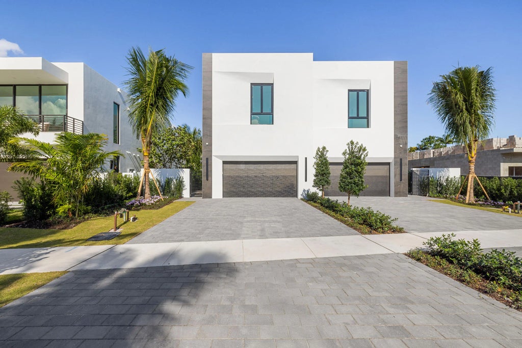 723 Lake Avenue N, Delray Beach