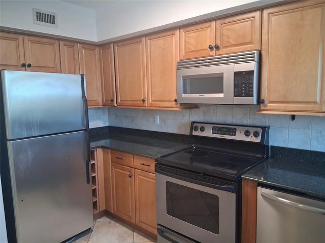 4 of 28 - 505 Ne 20 Avenue #217, Deerfield Beach, FL