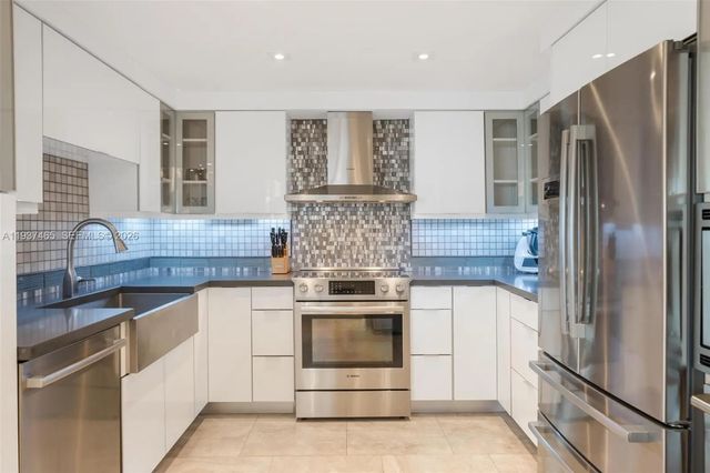 4 of 100 - 5225 Collins Avenue #1221, Miami Beach, FL