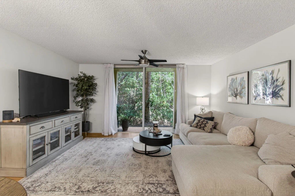 1100 Scotia Drive #104, Hypoluxo