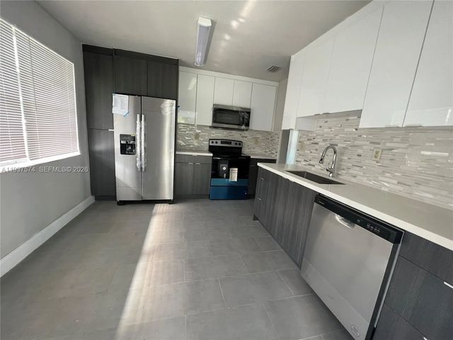 3 of 16 - 4321 Nw 12th Terrace, Oakland Park, FL