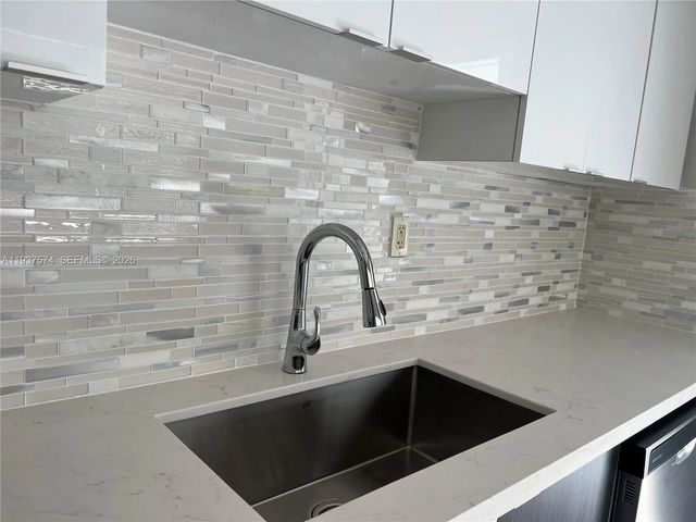 4 of 16 - 4321 Nw 12th Terrace, Oakland Park, FL