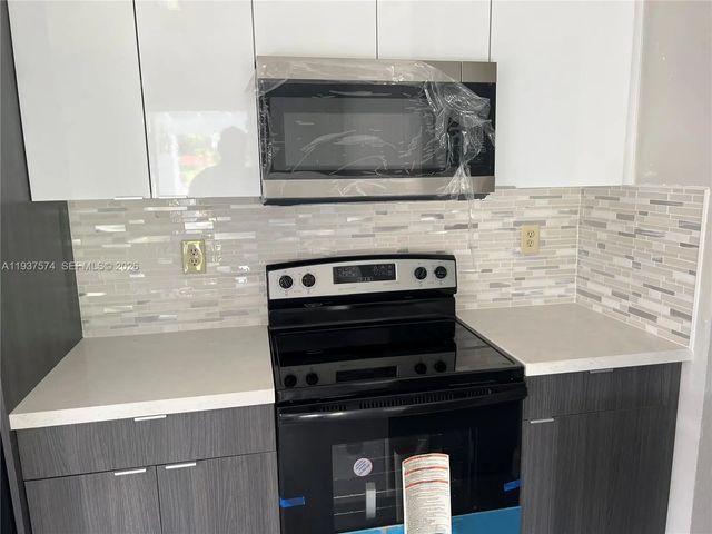 5 of 16 - 4321 Nw 12th Terrace, Oakland Park, FL