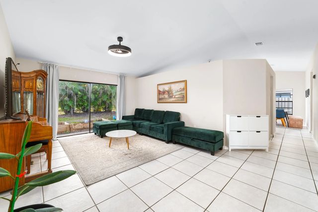 3 of 32 - 1060 Cedar Creek Way, Davie, FL