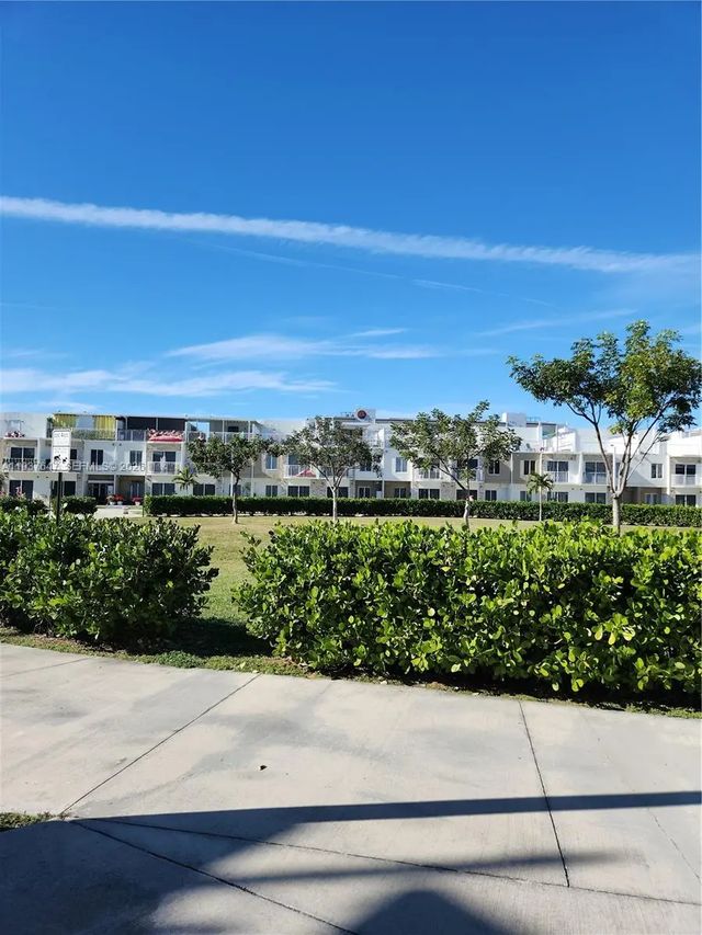 2 of 17 - 13937 Sw 259th Way, Homestead, FL