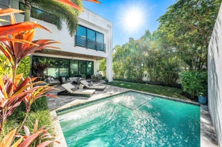 Photo of Listing #R11151003