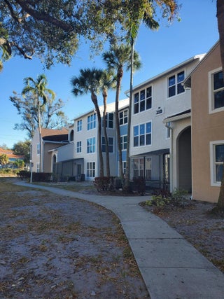 Photo of Listing #R11151021