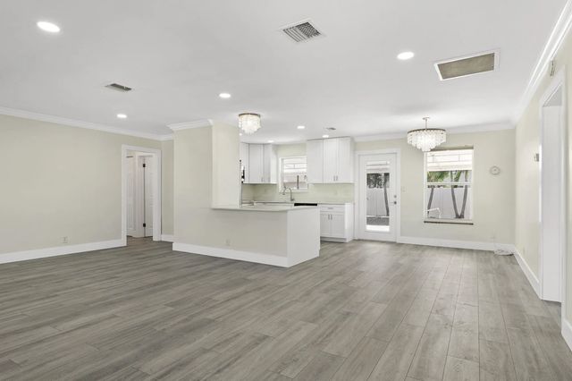 4 of 36 - 912 Se 8th Court, Deerfield Beach, FL