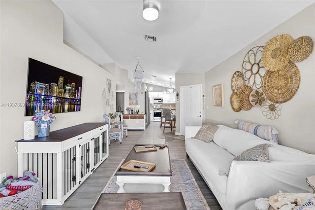 4 of 32 - 10831 Nw 3rd Court, Pembroke Pines, FL