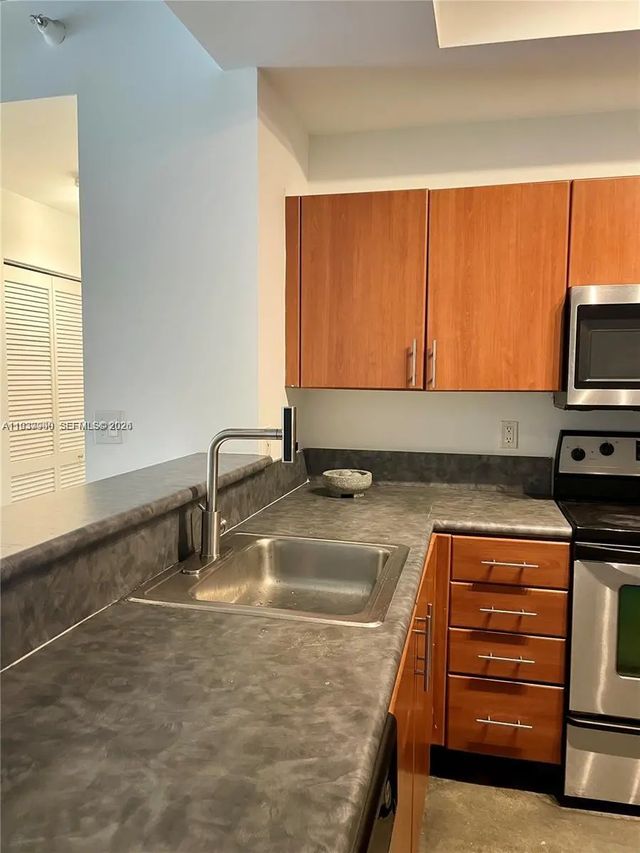 5 of 50 - 455 Ne 25th Street #407, Miami, FL