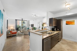 Photo of Listing #R11151117