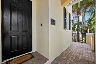 Photo of Listing #R11151177