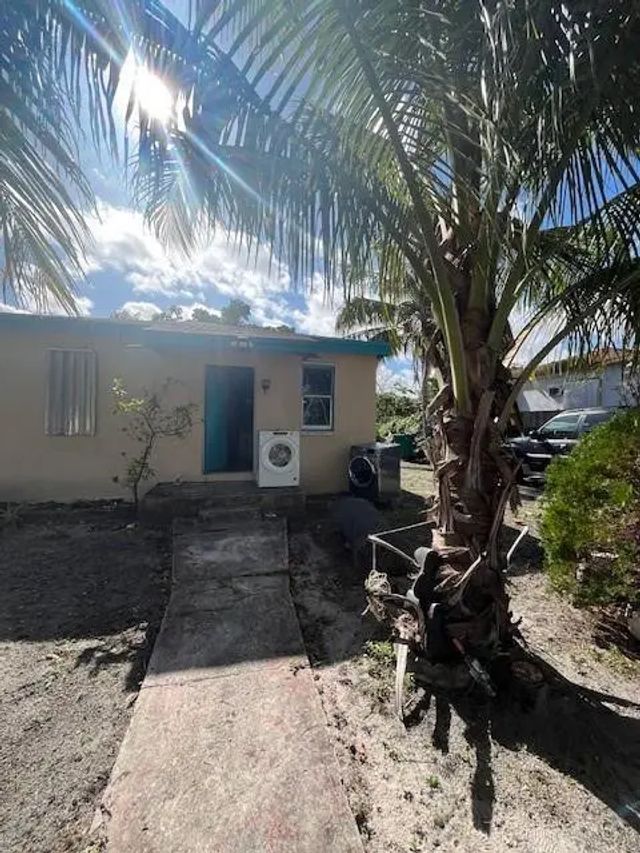 2956 Nw 49th Street, Miami