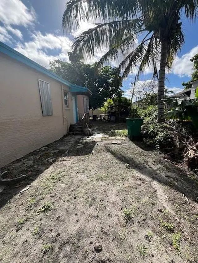 2 of 5 - 2956 Nw 49th Street, Miami, FL