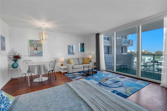 4 of 25 - 1200 West Avenue #811, Miami Beach, FL