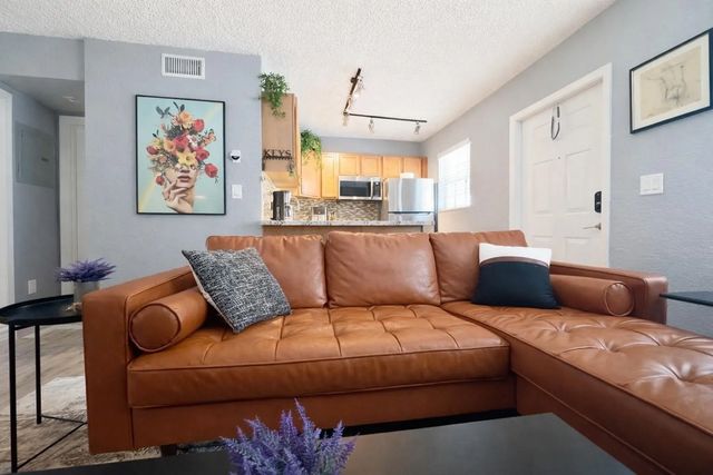 2 of 25 - 2660 Ne 8th Avenue #211, Wilton Manors, FL