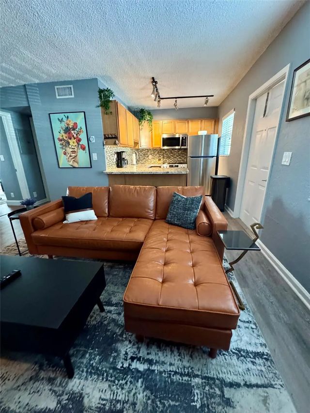 3 of 25 - 2660 Ne 8th Avenue #211, Wilton Manors, FL