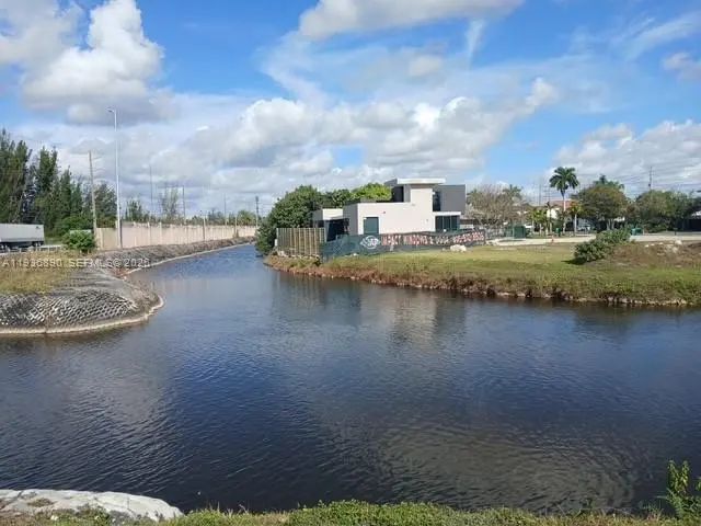 4 of 6 - 550 Sw 136th Place, Miami, FL