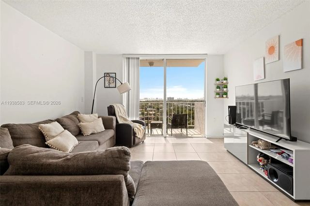 4 of 28 - 2350 Ne 135th Street #1006, North Miami, FL