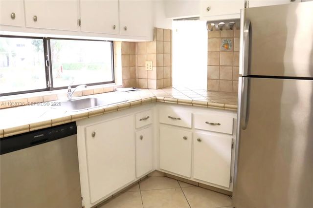 4 of 20 - 16919 N Bay Road #118, Sunny Isles Beach, FL