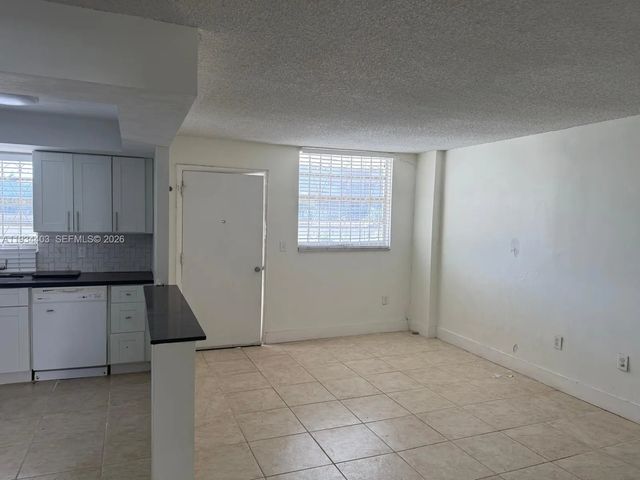 3 of 7 - 910 Michigan Avenue #305, Miami Beach, FL