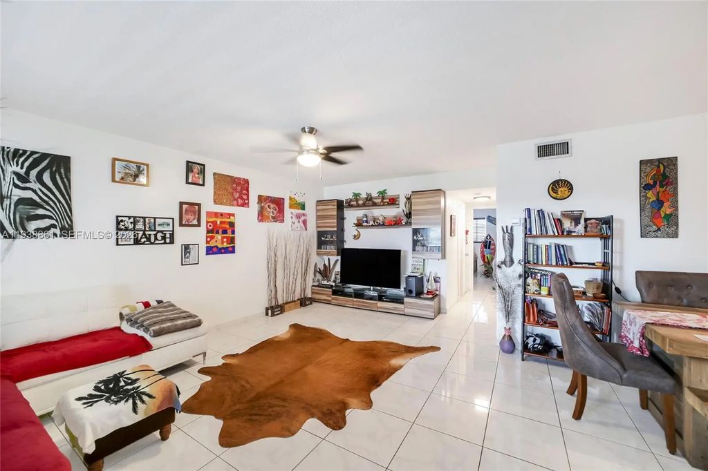 541 Blue Heron #205c, Hallandale Beach