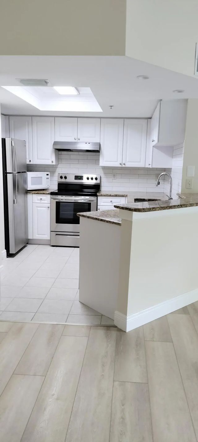 5 of 24 - 1000 Crestwood Court S #1008, Royal Palm Beach, FL