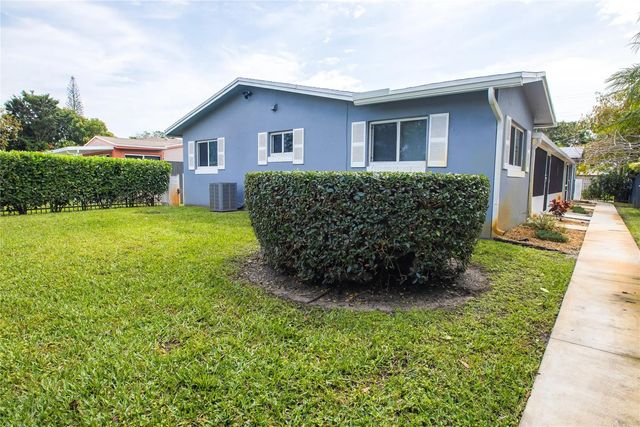 3 of 27 - 2432 Sherman Street, Hollywood, FL