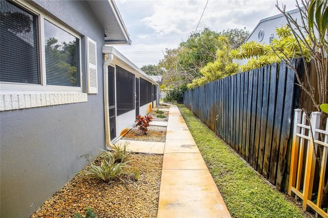 4 of 27 - 2432 Sherman Street, Hollywood, FL