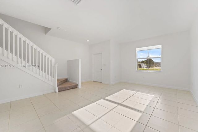 4 of 34 - 1705 Se 27th Road, Homestead, FL
