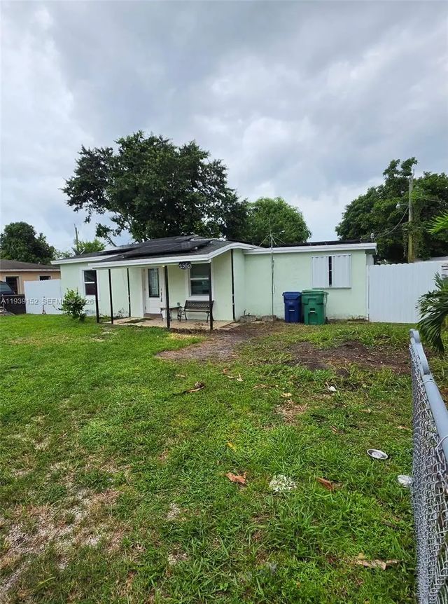 3 of 14 - 2550 Nw 153rd Street, Miami Gardens, FL