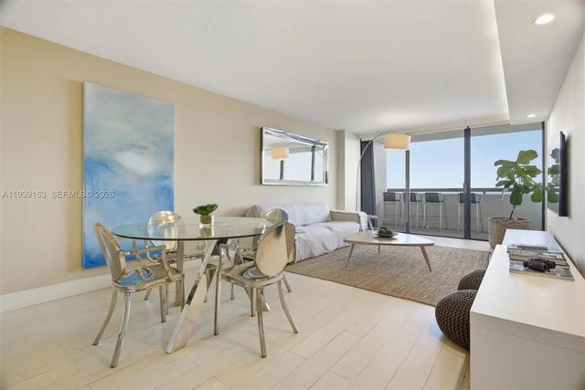3 of 15 - 2555 Collins Avenue #2105, Miami Beach, FL