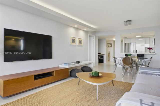 4 of 15 - 2555 Collins Avenue #2105, Miami Beach, FL
