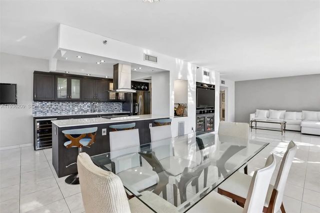 20281 E Country Club Drive #201, Aventura