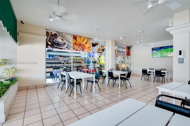 5 of 50 - 18021 Biscayne Boulevard #304, Aventura, FL